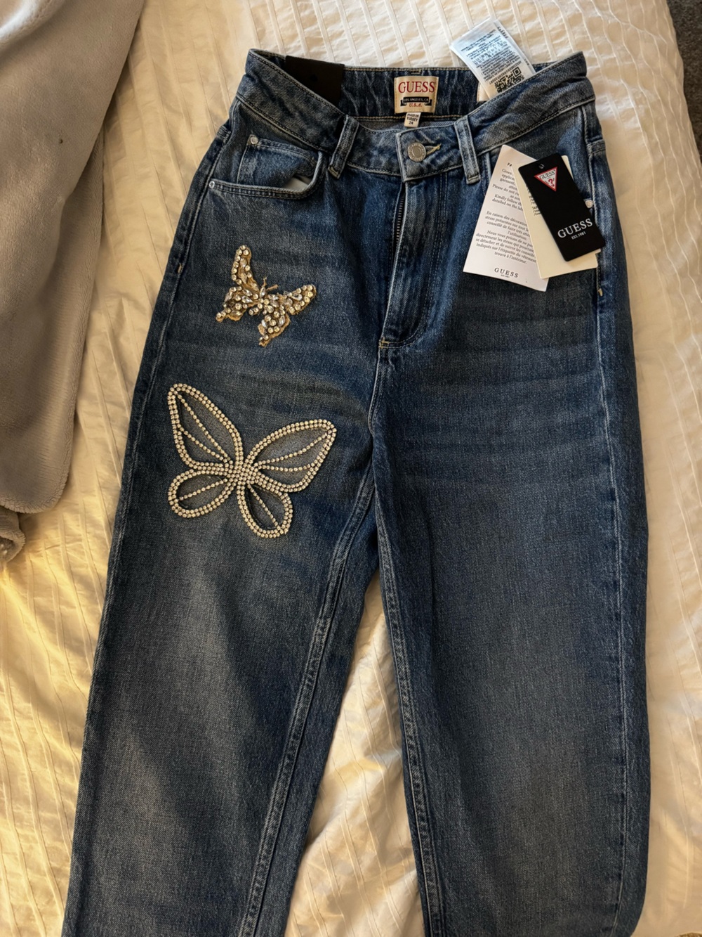 GUESS Rhinestone Butterfly High-rise
Mom Jeans